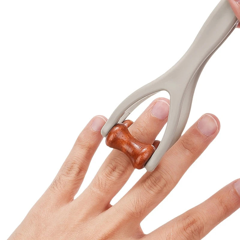masseur de doigts en bois — utilisation sur la main